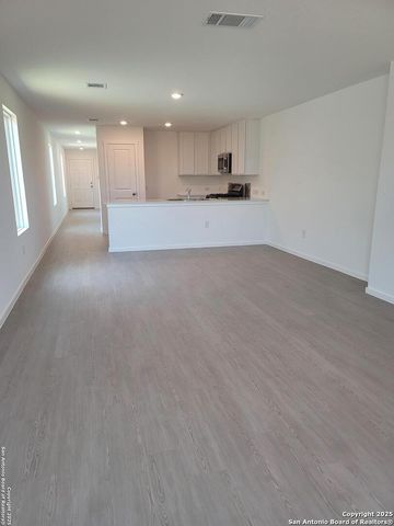 7633 Aston Peak, San Antonio, TX 78253