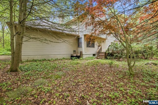 43 Maple Road, West Milford, NJ 07480
