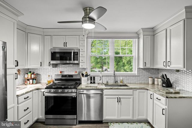 154 LAUREBA AVE, Stratford, NJ 08084