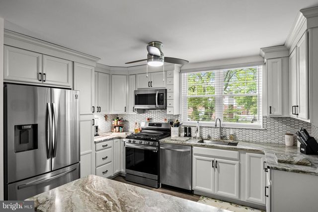 154 LAUREBA AVE, Stratford, NJ 08084