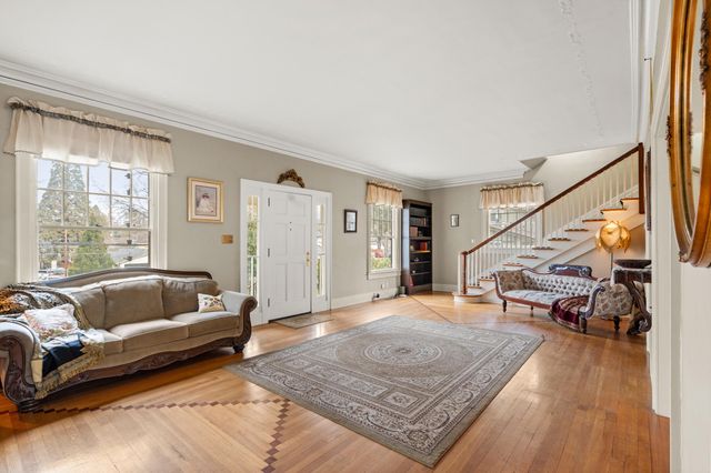 1320 E Main Street, Medford, OR 97504