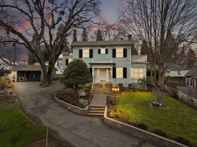 1320 E Main Street, Medford, OR 97504