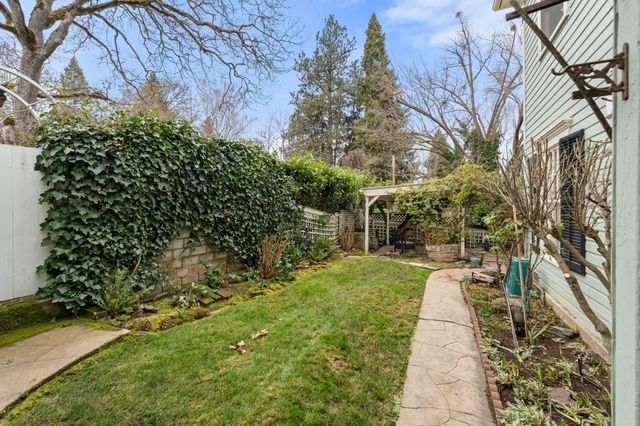 1320 E Main Street, Medford, OR 97504