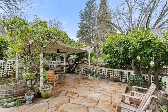 1320 E Main Street, Medford, OR 97504