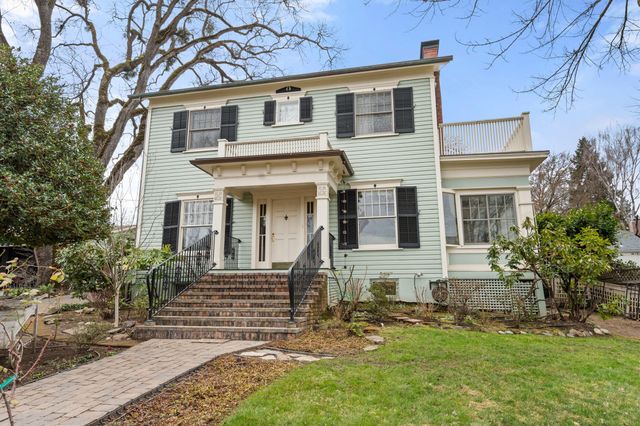 1320 E Main Street, Medford, OR 97504