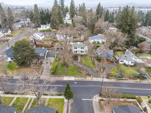 1320 E Main Street, Medford, OR 97504