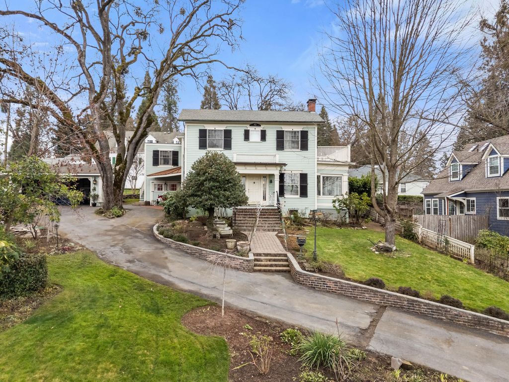 1320 E Main Street, Medford, OR 97504