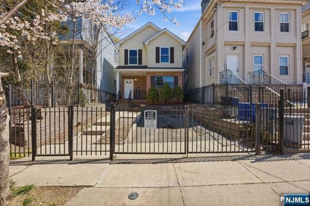 424 15th Street, Newark, NJ 07103