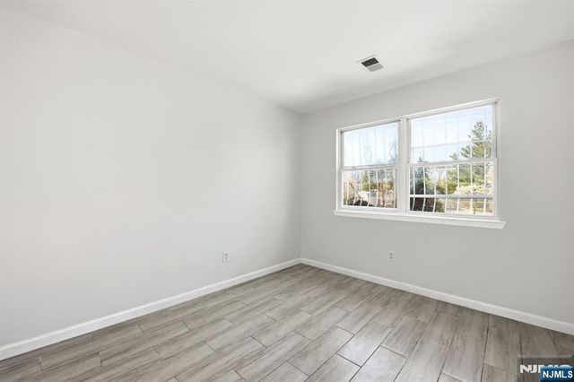 424 15th Street, Newark, NJ 07103