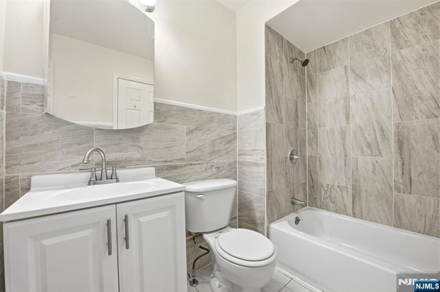 424 15th Street, Newark, NJ 07103