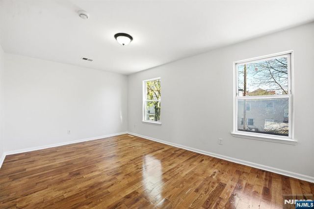 424 15th Street, Newark, NJ 07103