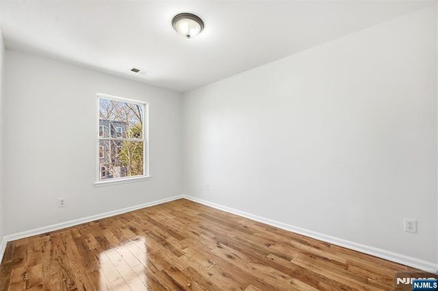 424 15th Street, Newark, NJ 07103