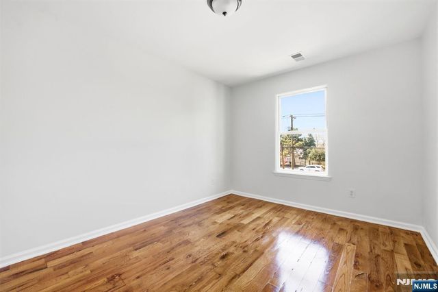 424 15th Street, Newark, NJ 07103