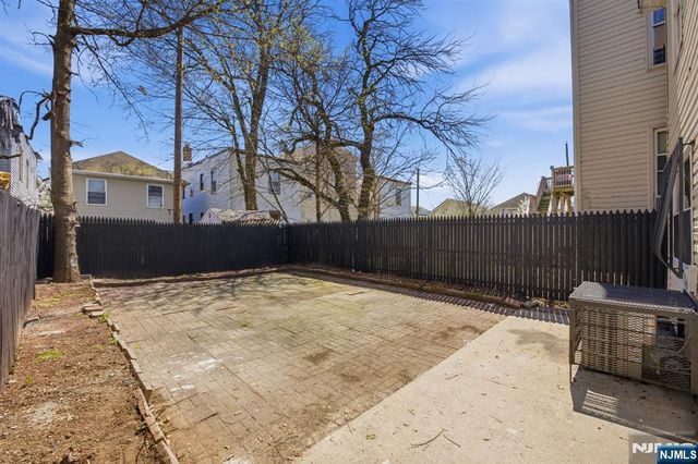 424 15th Street, Newark, NJ 07103