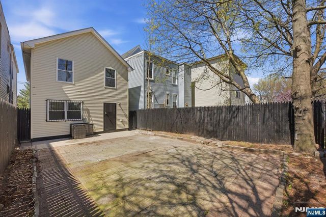 424 15th Street, Newark, NJ 07103