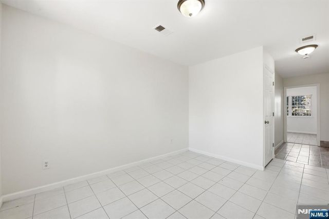 424 15th Street, Newark, NJ 07103