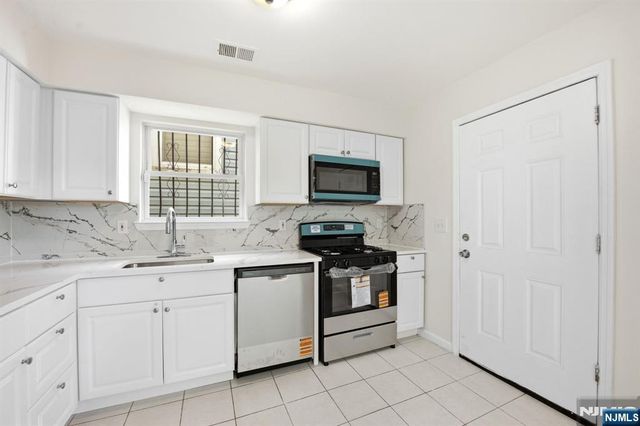 424 15th Street, Newark, NJ 07103