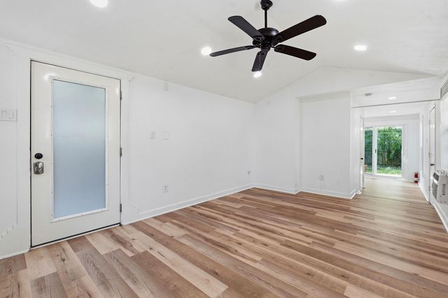 1513 W St Johns Ave, Austin, TX 78757