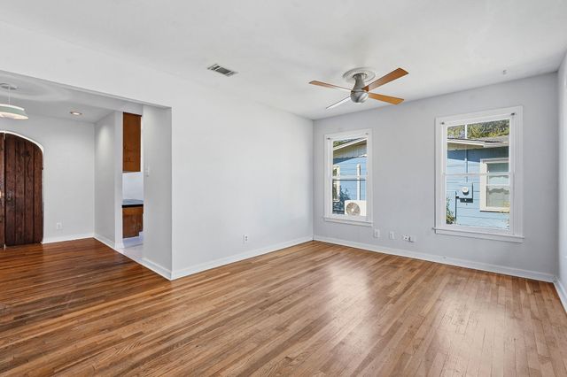 1513 W St Johns Ave, Austin, TX 78757