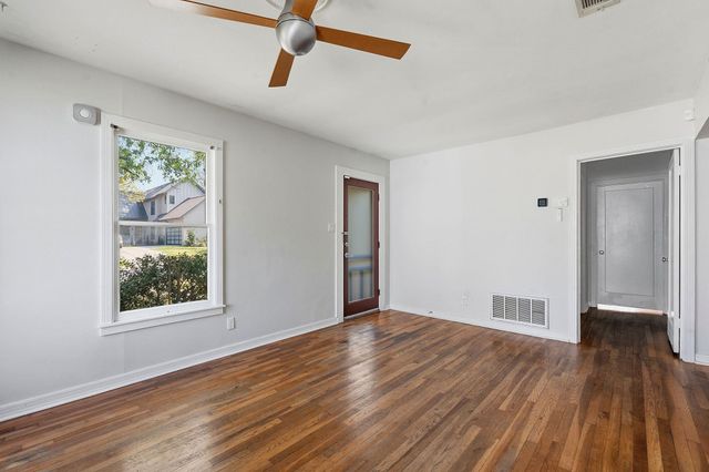 1513 W St Johns Ave, Austin, TX 78757