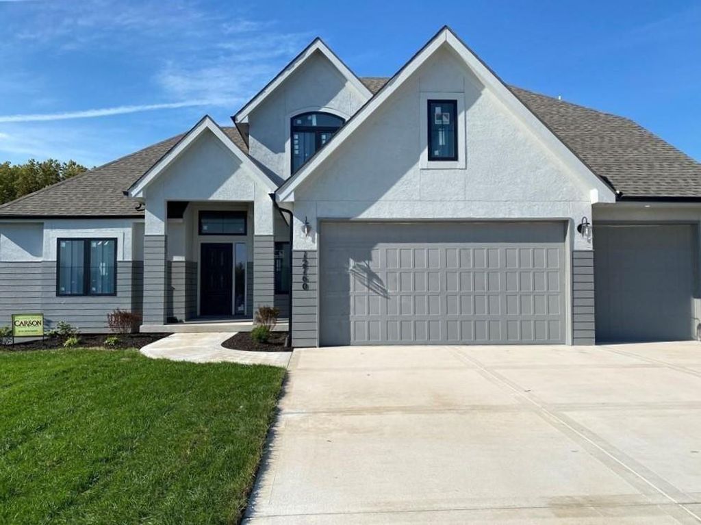 13638 NW Cherrybark Court, Parkville, MO 64152