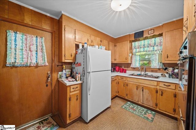 16 Wardview Avenue, Greenville, SC 29617