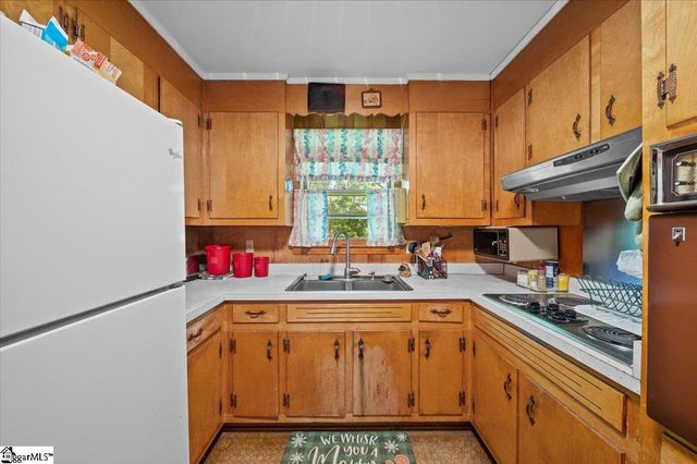 16 Wardview Avenue, Greenville, SC 29617