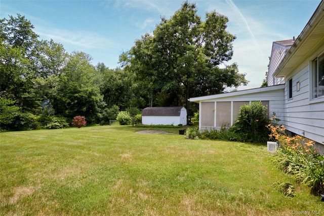 8 Abbie Lane, Hyde Park, NY 12538