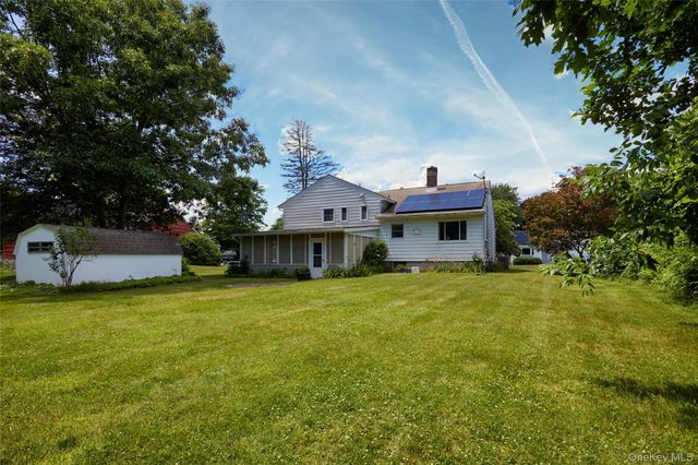 8 Abbie Lane, Hyde Park, NY 12538