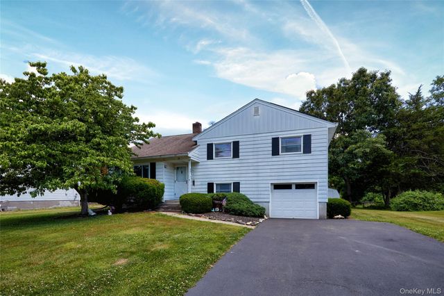 8 Abbie Lane, Hyde Park, NY 12538