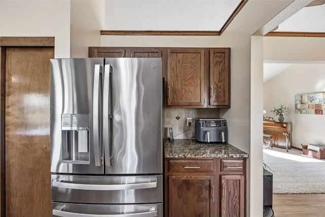 225 Rockvalley Lane NW, Cedar Rapids, IA 52405