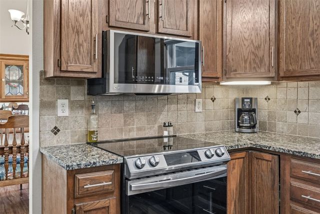 225 Rockvalley Lane NW, Cedar Rapids, IA 52405