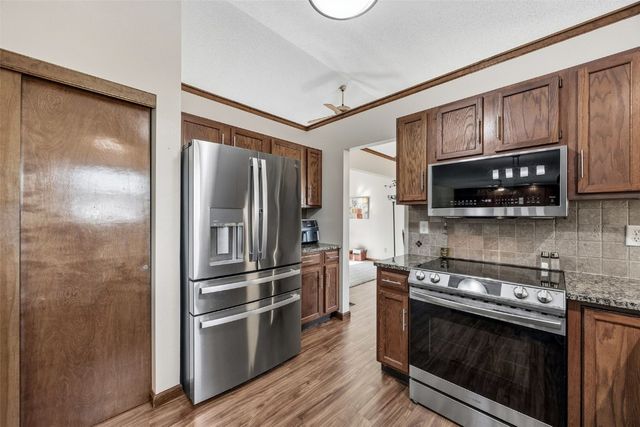 225 Rockvalley Lane NW, Cedar Rapids, IA 52405