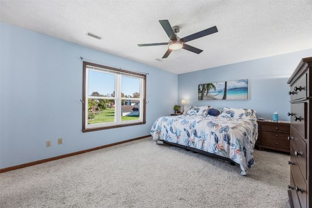 225 Rockvalley Lane NW, Cedar Rapids, IA 52405