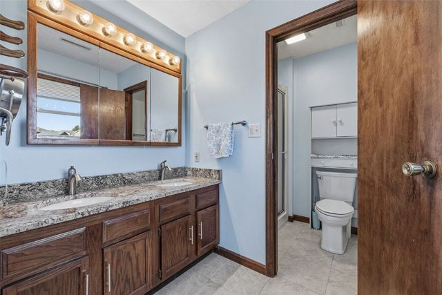 225 Rockvalley Lane NW, Cedar Rapids, IA 52405