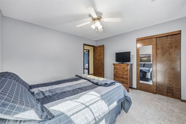 225 Rockvalley Lane NW, Cedar Rapids, IA 52405