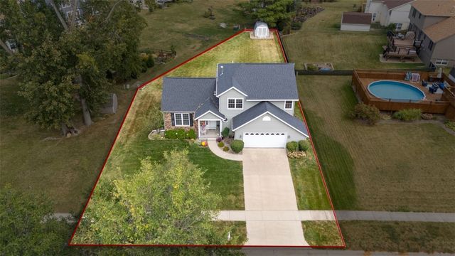 225 Rockvalley Lane NW, Cedar Rapids, IA 52405