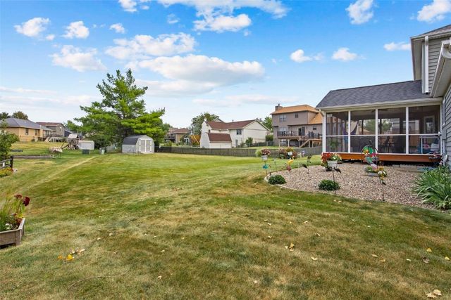 225 Rockvalley Lane NW, Cedar Rapids, IA 52405