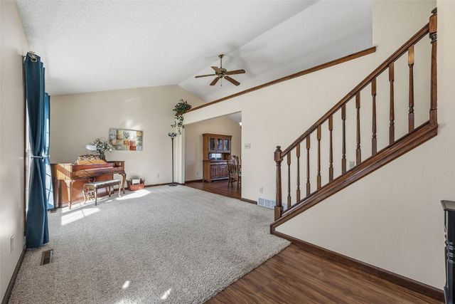 225 Rockvalley Lane NW, Cedar Rapids, IA 52405