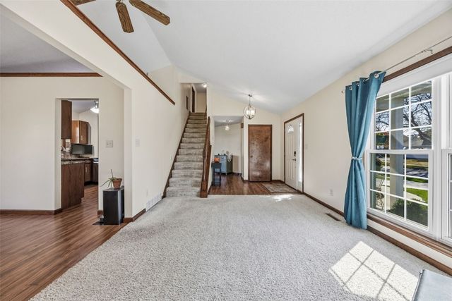 225 Rockvalley Lane NW, Cedar Rapids, IA 52405