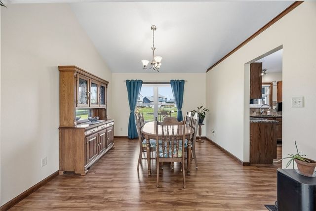 225 Rockvalley Lane NW, Cedar Rapids, IA 52405