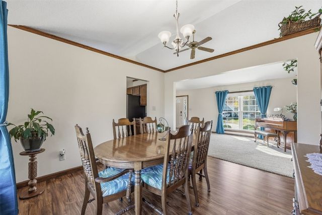 225 Rockvalley Lane NW, Cedar Rapids, IA 52405