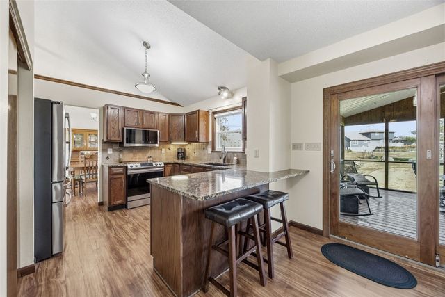 225 Rockvalley Lane NW, Cedar Rapids, IA 52405