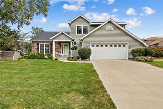 225 Rockvalley Lane NW, Cedar Rapids, IA 52405