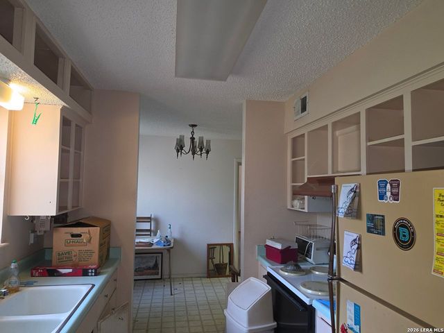 5602 CHARLIE CHAN DR, San Antonio, TX 78240
