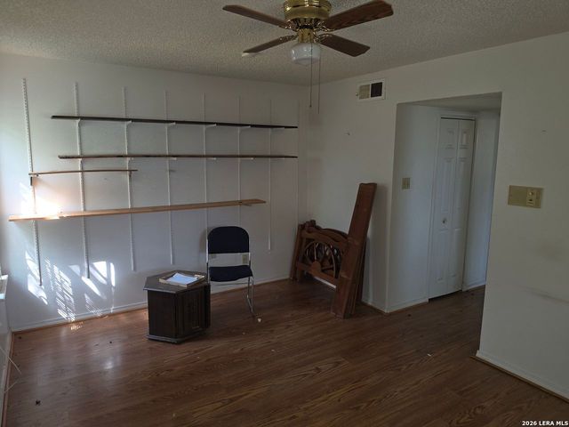 5602 CHARLIE CHAN DR, San Antonio, TX 78240