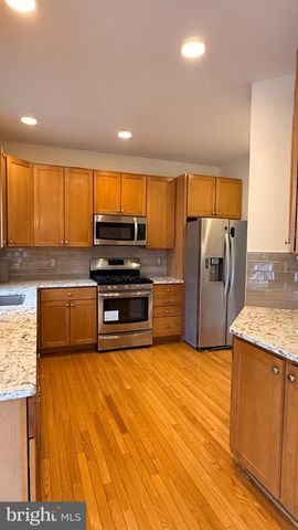 8236 2ND AVE, Vienna, VA 22182