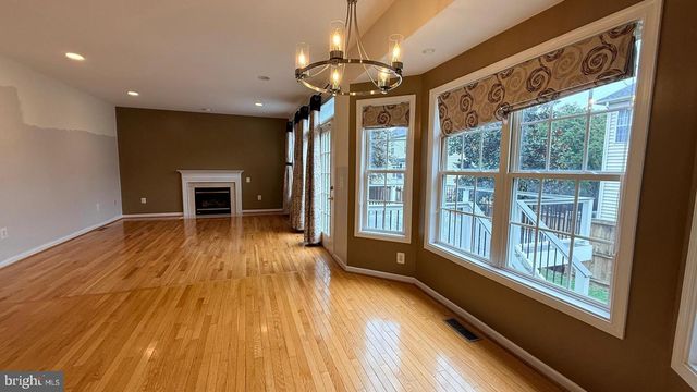8236 2ND AVE, Vienna, VA 22182