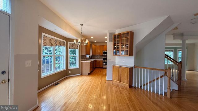 8236 2ND AVE, Vienna, VA 22182