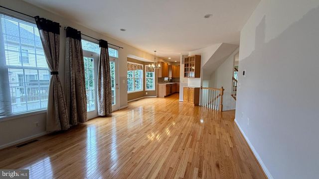 8236 2ND AVE, Vienna, VA 22182